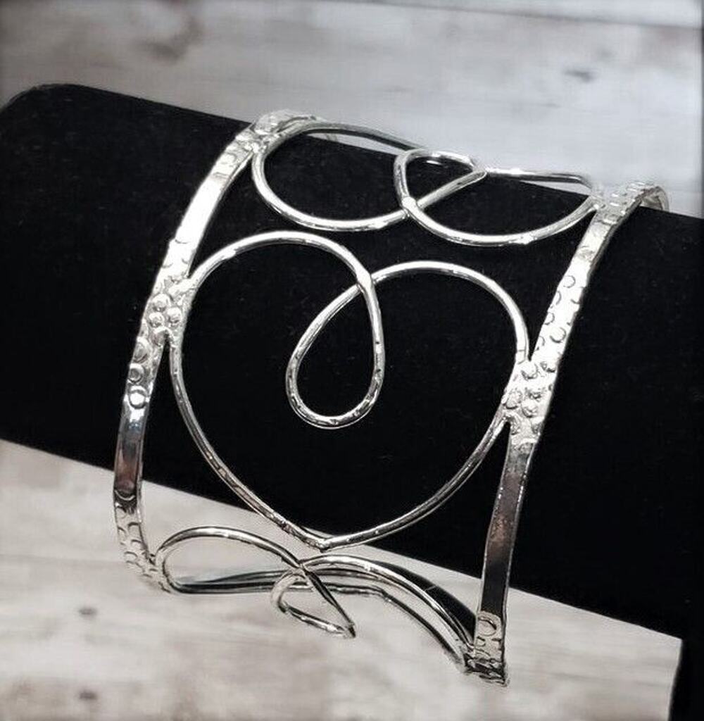 Vintage Cuff Bracelet - Heart Design Silver Tone